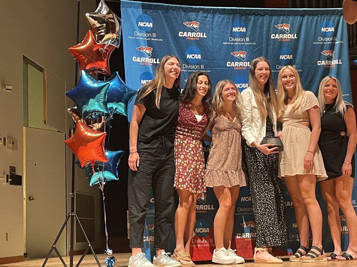 Our first Pios award tonight is for game/meet/match of the year. And the winner is… Women’s basketball for winning the CCIW tournament championship game at Illinois Wesleyan #d3hoops #GoPios