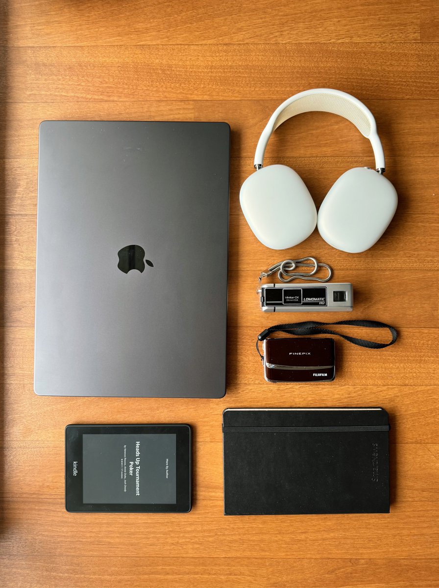 muhraufan's tweet photo. Photograph the contents of your bag today. γγ―γγγγγγΎγβ¨
#onephotoaday https://t.co/TJIoe3KA08