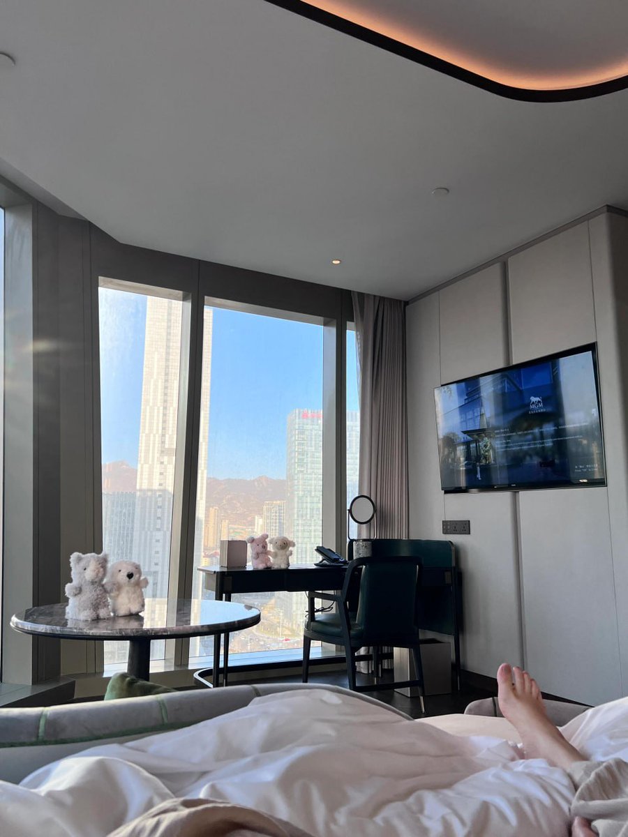 Being ⬝single is ⳿not ᱸa ᠍sign ‍of ᠎weakness; ⳿it's ⬝a testament to ‍resilience,  self-love, ⬝and the ᠎courage ﾠto ​stand ​tall on ‍your ᠎own. ​🌹👑