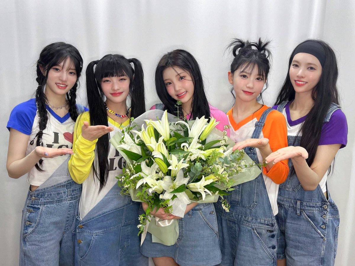 ILLIT 公式ファンダム名をLILLY から LILLYs に変更✨ 先輩歌手であり