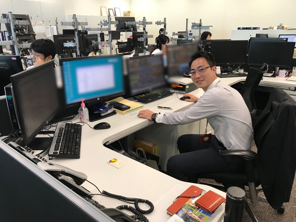 sakaeruman's tweet photo. 35歳になりました。10年前の25歳の時に銀行員として広島に転勤したことが妻との出会いになり10年後にまさかの漁師になって、荒地を開墾し、自分の会社を経営する大きなきっかけになりました。

今年は集落の自治会の副会長、そして消防団の分団長も頑張ります。人生はいくらでも変わるし、変えられる。 https://t.co/p5duylswTe