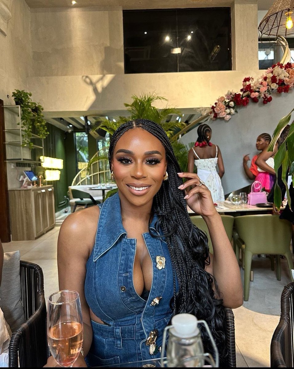 Dekola HQ tweet media