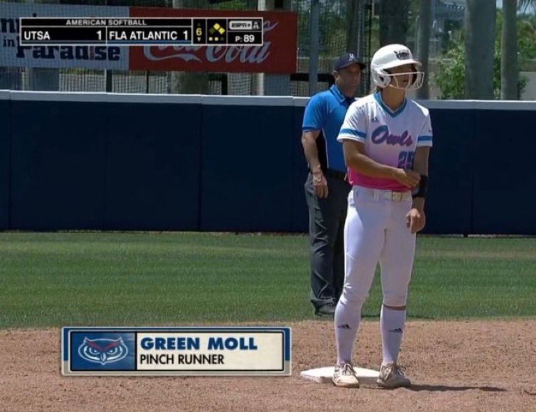 no context college softball (@contextsoftball) on Twitter photo 