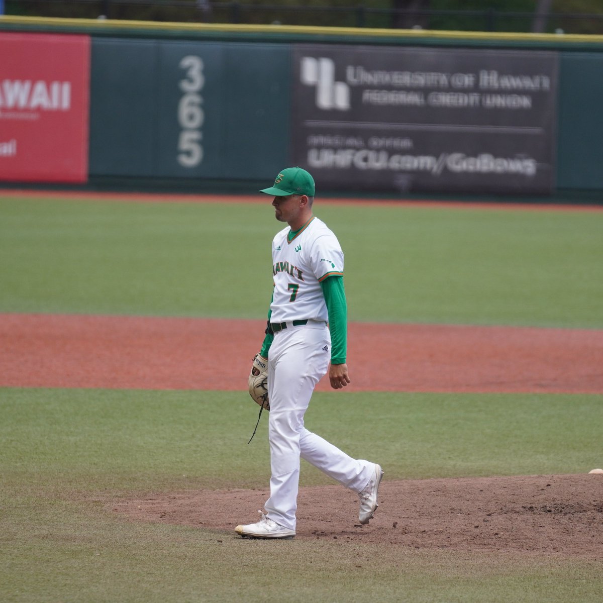 Can you smell what Connor is cookin? ‼️ 11 up, 11 down out of the 'pen through 3.2 innings 👊 #GoBows