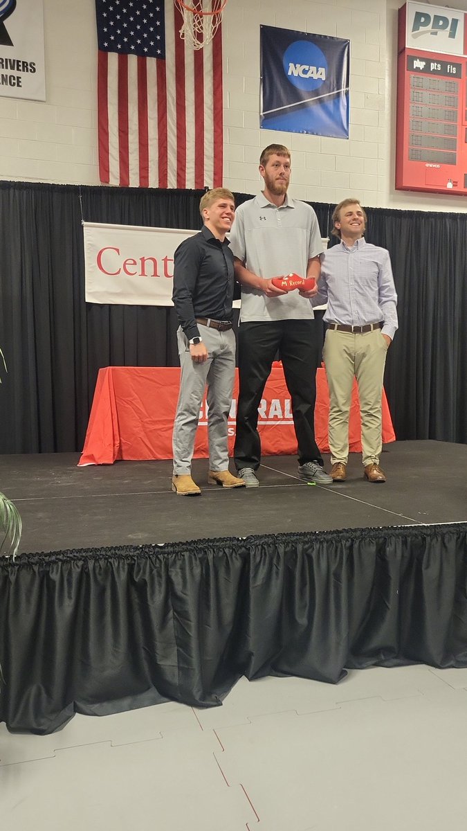 Record Breaking Performance! #dutchies <a href="/haleybach16/">Haley Bach</a> <a href="/CentralSB1/">CentralSB</a> (stolen bases) &amp; <a href="/JoshVanGorp/">JoshVanGorp</a> <a href="/CentralDutchMBB/">Central Men's BBall</a> (points/game)