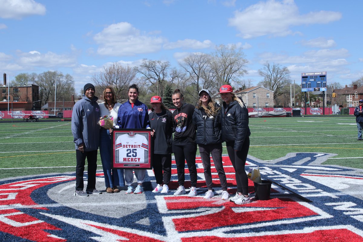DetroitWLAX's tweet photo. Our seniors went out with a bang today! #DetroitsCollegeTeam ⚔️🥍

Check out the full SR Day 📸➡️ https://t.co/0USi706LSq https://t.co/9iVJZoUt01
