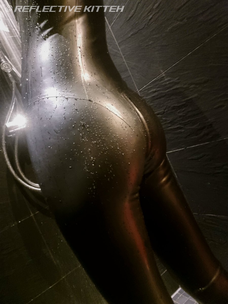 ReflectiveKitte's tweet image. Shower Butteh &amp;lt;3

In all seriousness tho, after a long session doing various.. things.. a steaming hot shower is just perfect :3