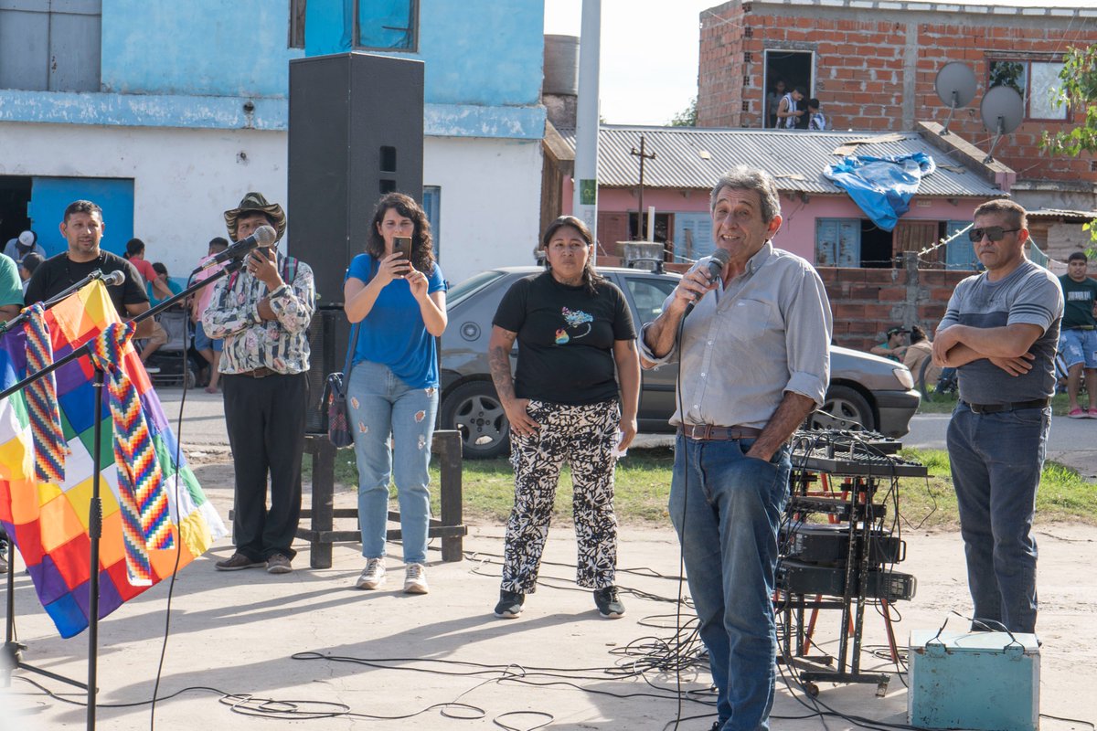 Victordeba's tweet photo. 📍Participamos del encuentro de Rouillon y Aborígenes Argentinos organizado por el Comité Cultural de los Pueblos Originarios de Rosario . Junto a la Secretaria de Integración Social Vivíana Foressi . https://t.co/w8BKcME2Rg