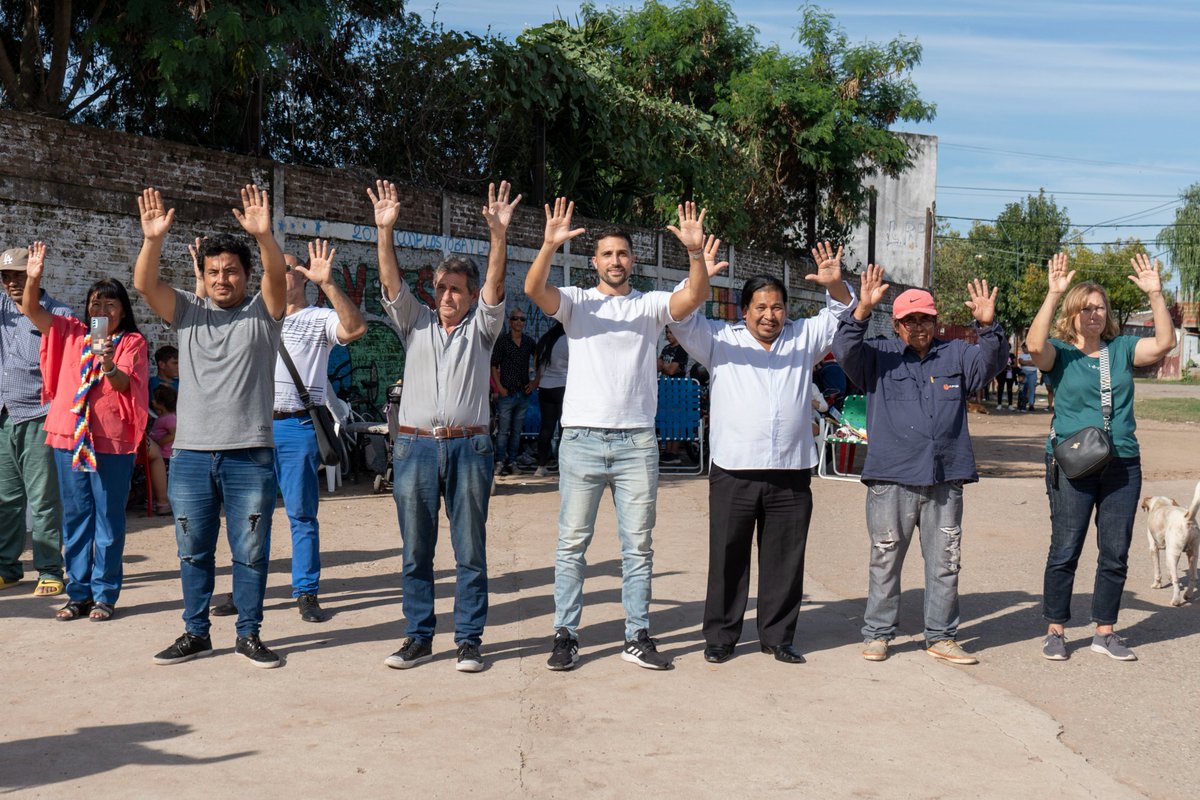 Victordeba's tweet photo. 📍Participamos del encuentro de Rouillon y Aborígenes Argentinos organizado por el Comité Cultural de los Pueblos Originarios de Rosario . Junto a la Secretaria de Integración Social Vivíana Foressi . https://t.co/w8BKcME2Rg