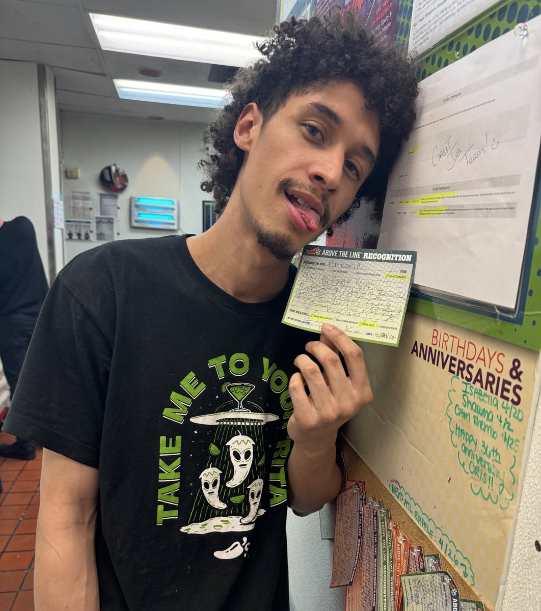 JusticeK124123's tweet photo. ATL to Aaron!!๐
He received a google review about how GREAT his service was!! #bringguestsback ๐ถ๏ธโค๏ธ https://t.co/F37YGYFMuP
