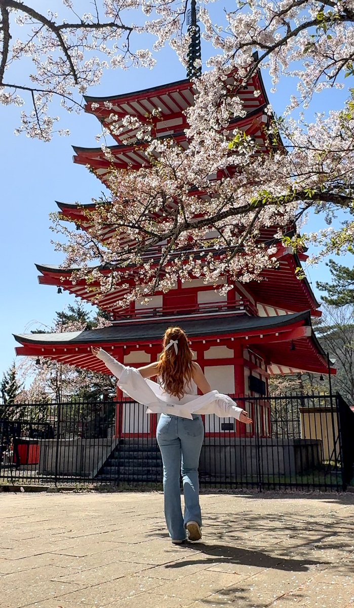 ItsJessCarter_'s tweet photo. El otro día fui a ver el Monte Fuji y así me recibió, más bonito que nunca. 🏔️🌸🇯🇵 https://t.co/XWX8a3awno