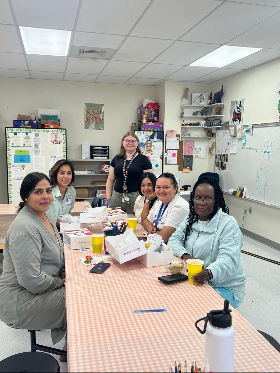 Treating our volunteers with a special appreciation lunch. Thank you VIPs /PTA for your time volunteering at Barron ES! We appreciate you all! @EPISD_FamilyEng