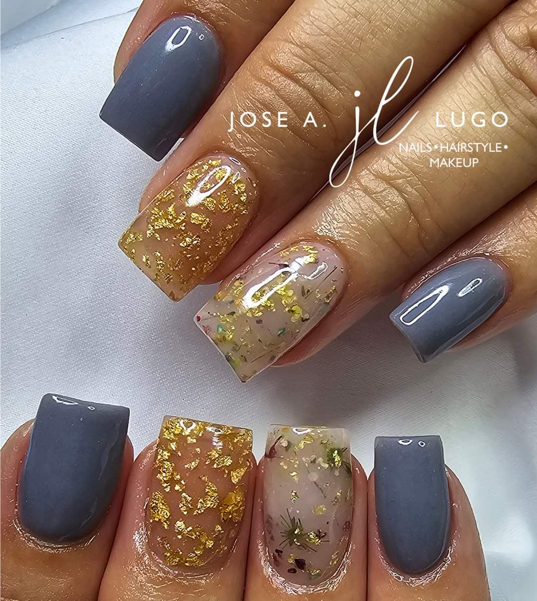 #gris #opal #foil de #lagavetacompany 
#josenailshairstyleandmakeup 
#nailsalon #nailtechnique #nailsboricua #nailsfashionnails #naileducation #nailstyle