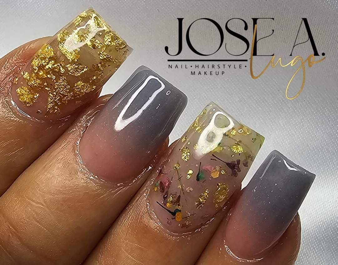 #gris #opal #foil de #lagavetacompany 
#josenailshairstyleandmakeup 
#nailsalon #nailtechnique #nailsboricua #nailsfashionnails #naileducation #nailstyle