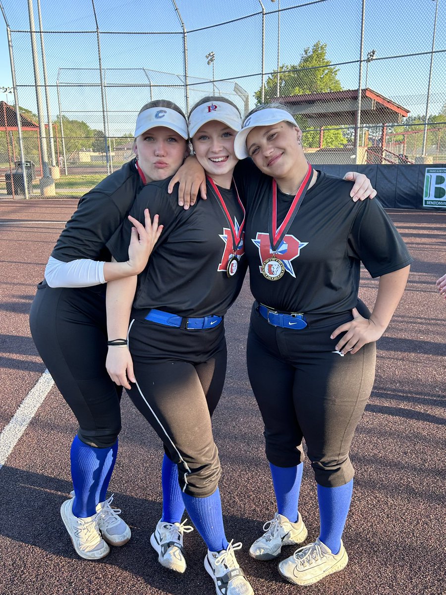 This team and these girls are the reason I love this sport!!! 
<a href="/CotteyCometSB/">Cottey College Softball</a> <a href="/CoachKling/">Rebekah Klinginsmith</a>