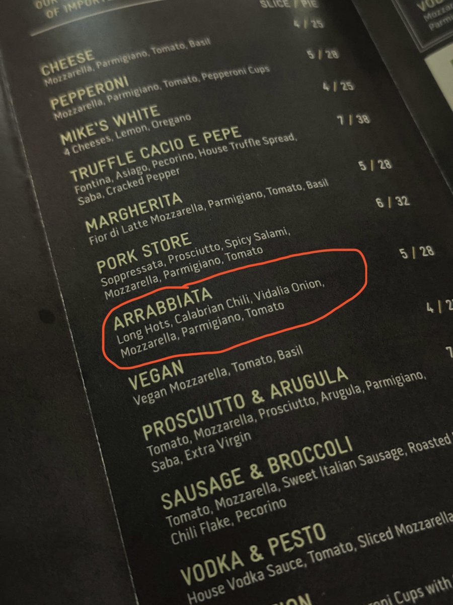 Just arrived in New York for a few days. Saw Vidalia onion on the menu, immediately thought of @searchbound and ordered 🧅