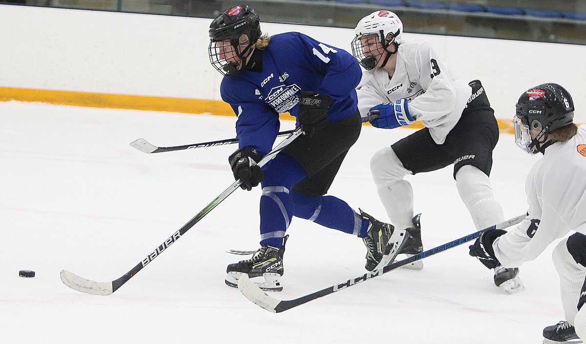 MinnHockeyHP's tweet photo. Elijah Fitch (Sauk Rapids), Wyatt Kuznik (Maple Grove), Nicklas Nelson (Monticello) and Cole Baumgarner (Rogers) all tally three pts each as Section 5 Blue offense powers to 9-3 win over Section 8 White in first place game at PIC.
Shots 46-23, Blue
https://t.co/cMoYMRnhH8
#CCMHP https://t.co/Xd6kgJwH3e