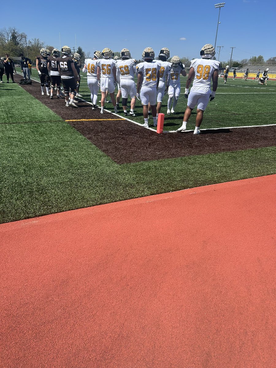 CameronWaldon91's tweet photo. Had a Great time at the VU spring game. Thank you @valpoufootball for having me. Thank you @Coach_RJG and @coachjarnigan for having me out! https://t.co/xZugQtbFbG