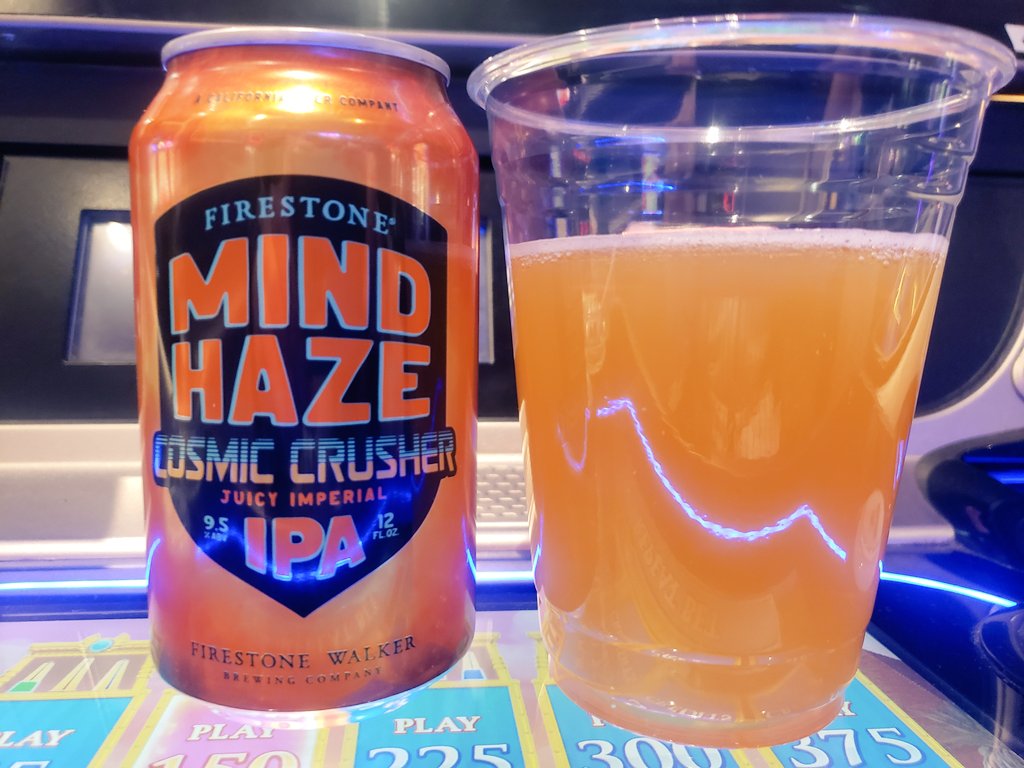 THE IMPERIAL IPA MARCH CONTINUES! Okay, from California comes the @FirestoneWalker Mind Haze Cosmic Crusher Juicy Imperial IPA. One of their Mind Haze line of brews. I've had the regular one. This is humongous pineapple and a crushing 9.5%. 👍👍
