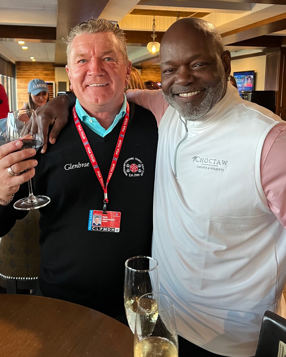 Celebratory drinks with @EmmittSmith22 🥂 Life is good for Paul Broadhurst in Dallas.