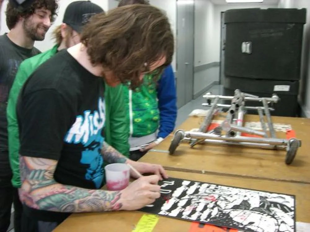 eris_joanna's tweet photo. Fall Out Boy Signing Autographs in Their Own Blood🩸 https://t.co/u1wMa4jlPO
