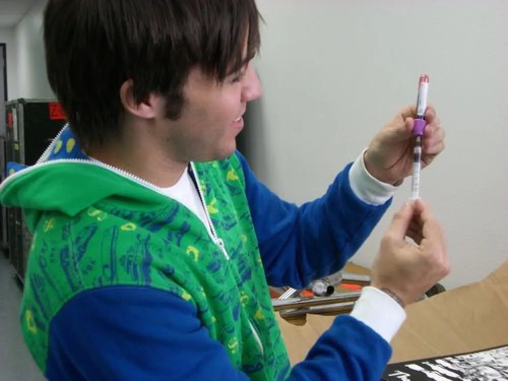 eris_joanna's tweet photo. Fall Out Boy Signing Autographs in Their Own Blood🩸 https://t.co/u1wMa4jlPO