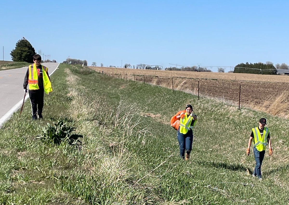 HofmannLynn's tweet photo. HPC StuCo community service for town wide clean up and highway pick up. Finished afternoon with pizza. @HPCSTORM https://t.co/qaCqOhU1HB