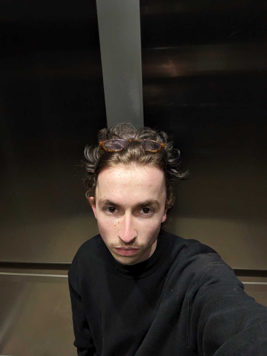 audiohymn's tweet photo. #recedinghairline #selfreferential https://t.co/Gxo2tAk14t