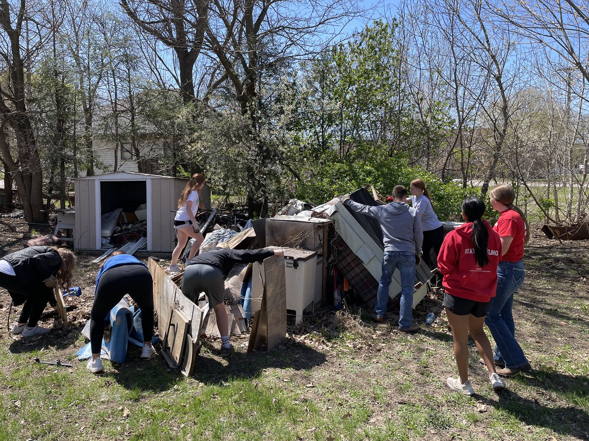 HofmannLynn's tweet photo. HPC StuCo and community service for Polk town wide clean up- thank you all who donated pickup/trailer! @HPCSTORM https://t.co/6OKyIEff8F