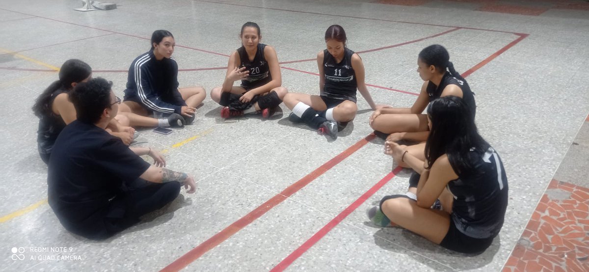 cpts1109's tweet photo. #PracticasPsicologiaSISSU en la Comunidad deportiva Legions Voley Club. Tema:Comunicación Asertiva,para Fomentar la escucha activa y la empatía.
@BlancoNatalia10

@ElOIRdelaRegión
#DeporteYBienestarMental #Girón #MasUnadMasEquidad https://t.co/qoiyLshSub