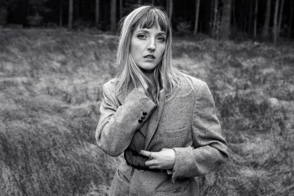 Session #9 is on sale now! It features the incredibly talented <a href="/LizzieWebs/">Lizzie Weber</a> from St Louis on Friday, May 3!

Watch Lizzie's incredible performance of Nirvana's "Heart Shaped Box": strangertickets.com/events/1522885…

#seattleevents #pnwlivemusic #seattleconcerts #houseconcert #seattlemusic