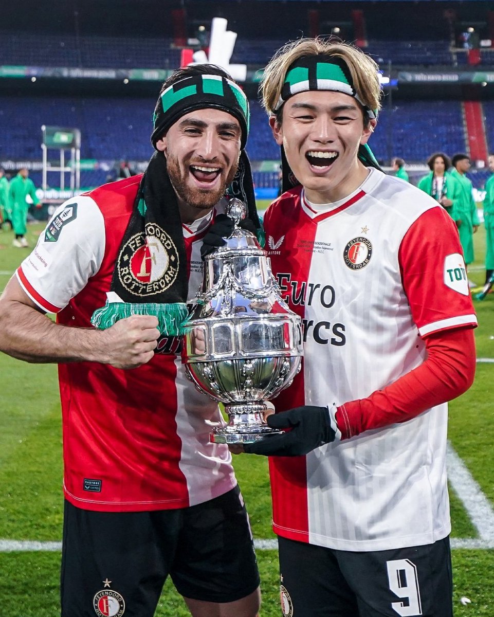 🇳🇱フェイエノールト 🇯🇵上田綺世さん（25歳） NECに勝利、KNVB杯に優勝。 自身のキャリアで初となるタイトル獲得👑 アジアカップで辛酸を舐めさせられた 🇮🇷のジャハンバクシュとツーショット多め。