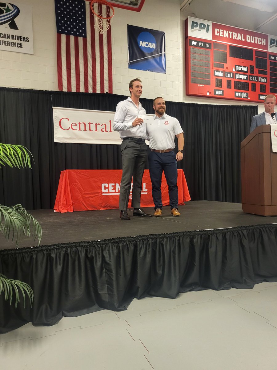 DutchSAAC's tweet image. Strength &amp;amp; Conditioning athletes of the year 
Declan O'Hare @DutchBaseball 
Hailey Hunter @CentralWSoc 
#dutchies