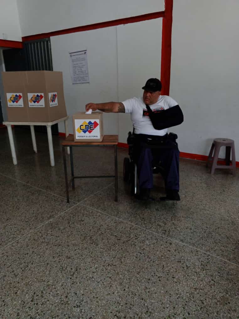 MOSUPDIS22's tweet photo. El movimiento Socialista Unido de Personas con Discapacidad participo masivamente en la Consulta Popular Nacional 2024, dónde escogemos el mejor proyecto para nuestra comunidad
#PorElbarrioYosiParticipo @NicolasMaduro @PartidoPSUV @dcabellor @Conapdis @sramirez_fp @AmkValentina https://t.co/NDwMf3XOrs