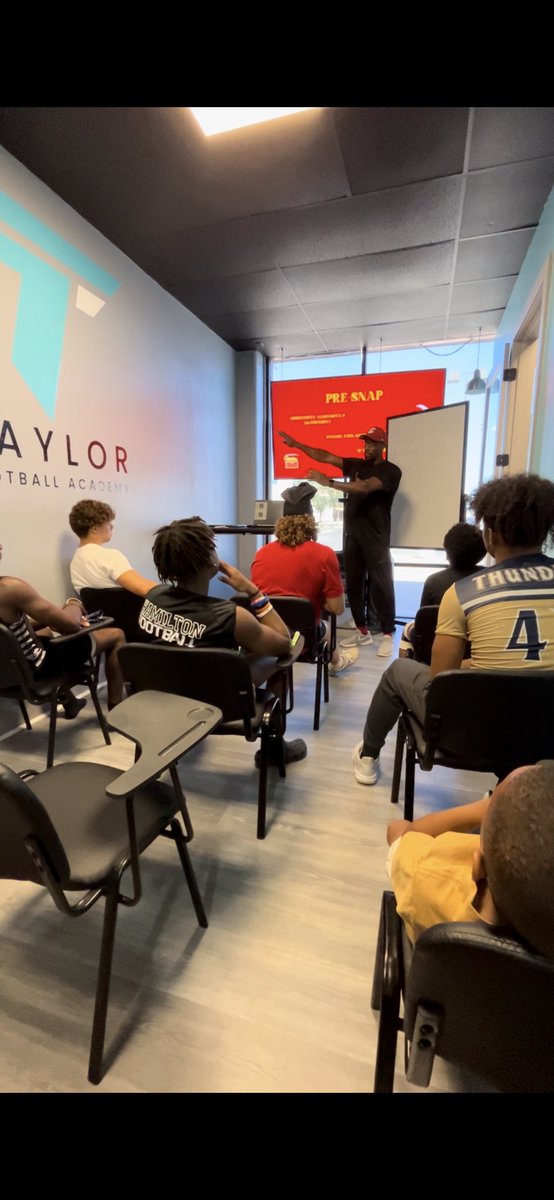 More NFL experience just blessed our DB session with former @AZCardinals DB @HamzaAbdullah21 leading our Football IQ & Skill Development Session. Top HS athletes from Hamilton, Desert Vista, and Corona in the session today. Only at @TaylorFBAcademy @ProBigBros