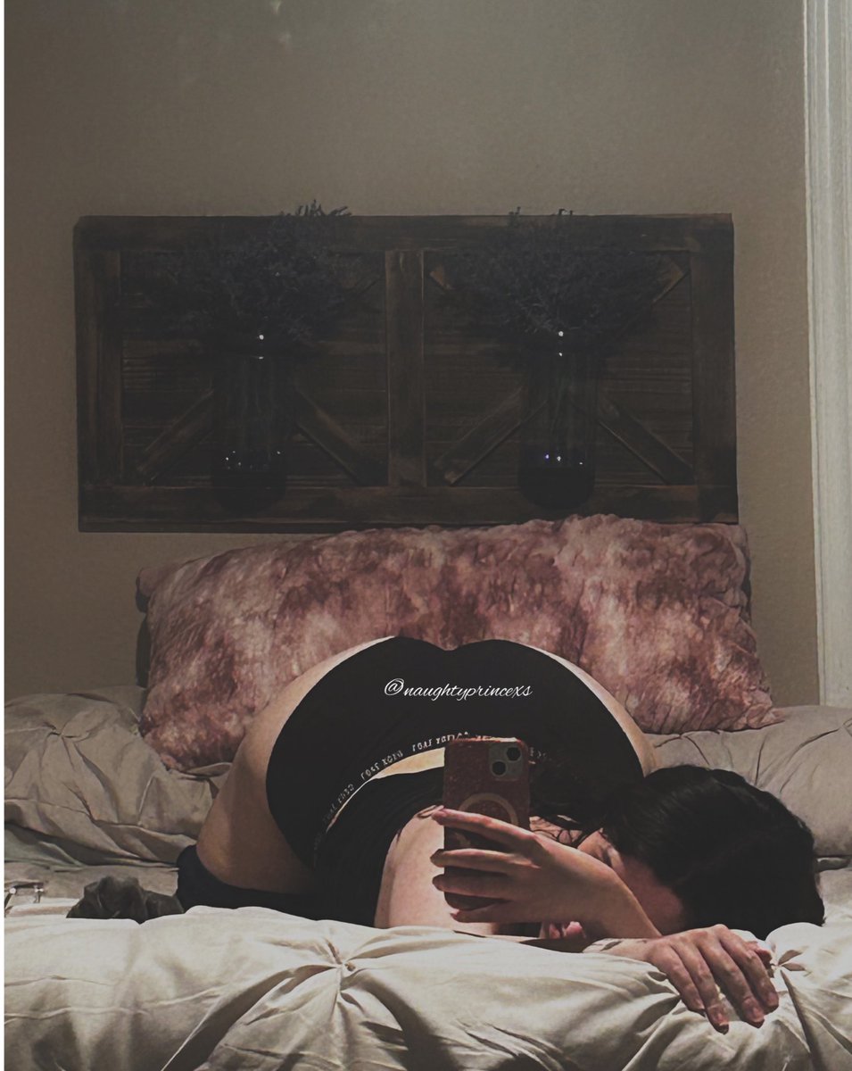 waiting for you to pound my pussy💜