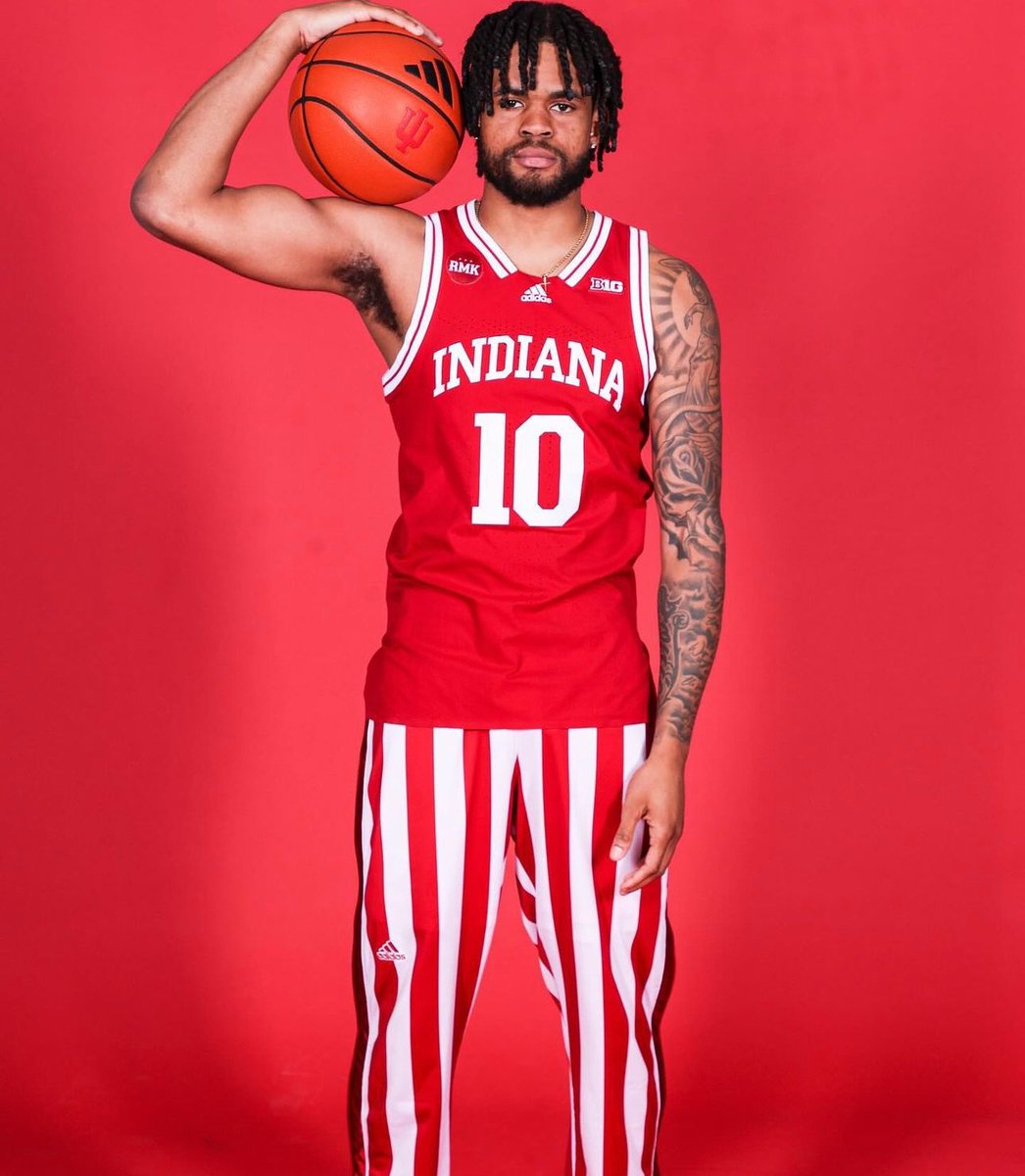 FGCU transfer Zach Anderson on his visit at Indiana today. 

Anderson averaged 12.8 points and 5.1 rebounds per game with the Eagles this season, shooting 45.9% from three. 

Scored 19 points, shooting 5-for-7 from beyond the arc against Indiana earlier this season. #iubb