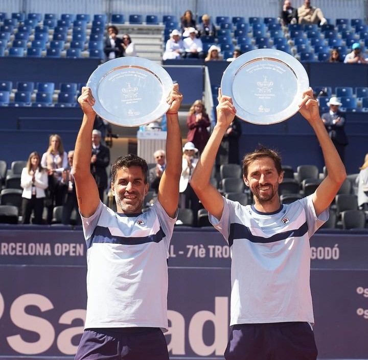 Not_Esportivas's tweet photo. ATP
Parabéns aos duplistas campeões, os argentinos @machigonzalez1 e o seu compatriota @andymolto que conquistaram o @atptour 500 de @bcnopenbs na Espanha, conquistando o segundo título no ano e o oitavo titulo juntos
#ATP #atp500 #tennis #MaximoGonzalez #AndresMolteni #BCNOpenBS https://t.co/SXFpzK0e42