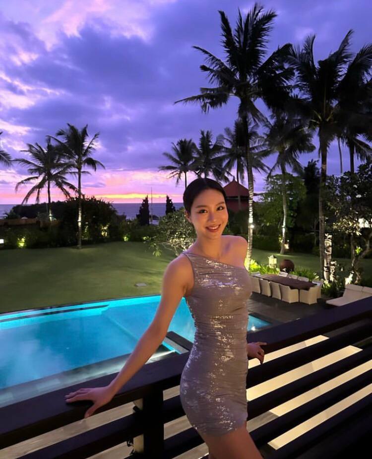 AliceLin555's tweet image. Embrace the night and its stunning beauty.Life is better with friends and adventures.