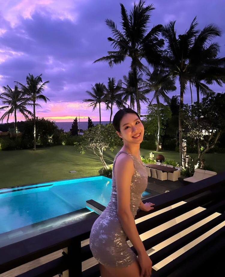 AliceLin555's tweet image. Embrace the night and its stunning beauty.Life is better with friends and adventures.