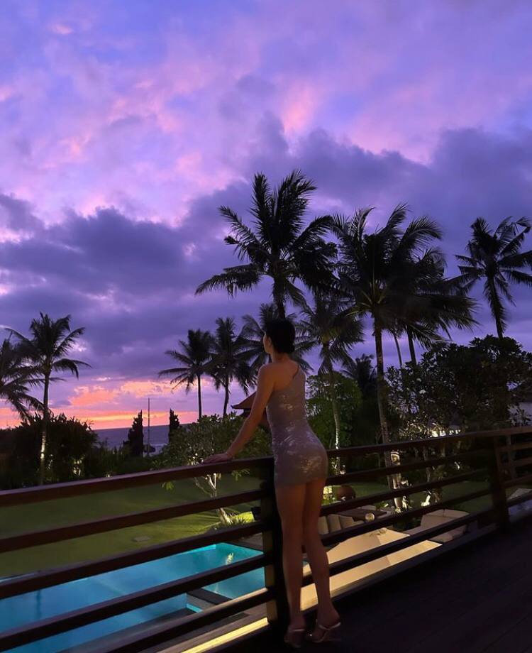 AliceLin555's tweet image. Embrace the night and its stunning beauty.Life is better with friends and adventures.