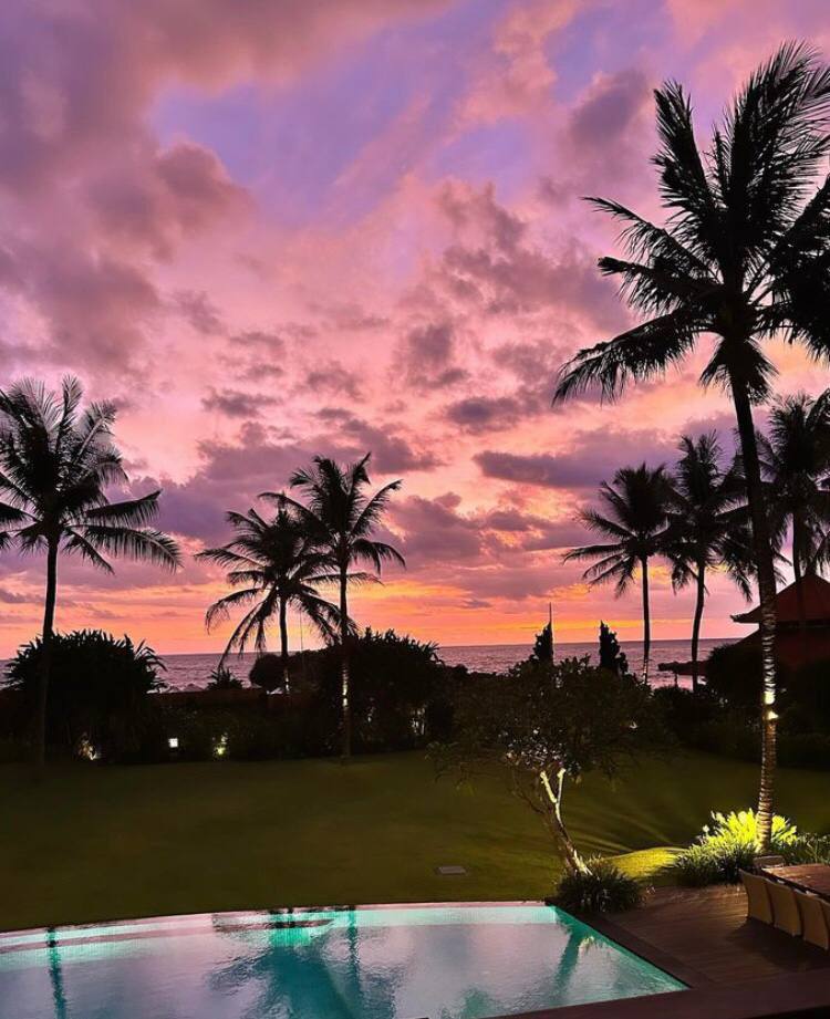 AliceLin555's tweet image. Embrace the night and its stunning beauty.Life is better with friends and adventures.