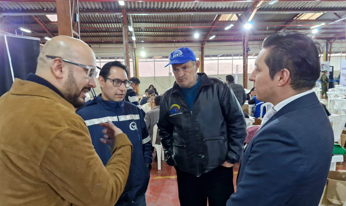 El @ECU911_ y el Centro de Procesamiento Electoral, también fueron espacios estratégicos que recibieron la visita del gerente de la #EEQ, @EMCalleOficial, donde se constató la normalidad en la entrega del suministro eléctrico en este #ReferéndumYConsulta2024. #EEQSiempreJuntoATi