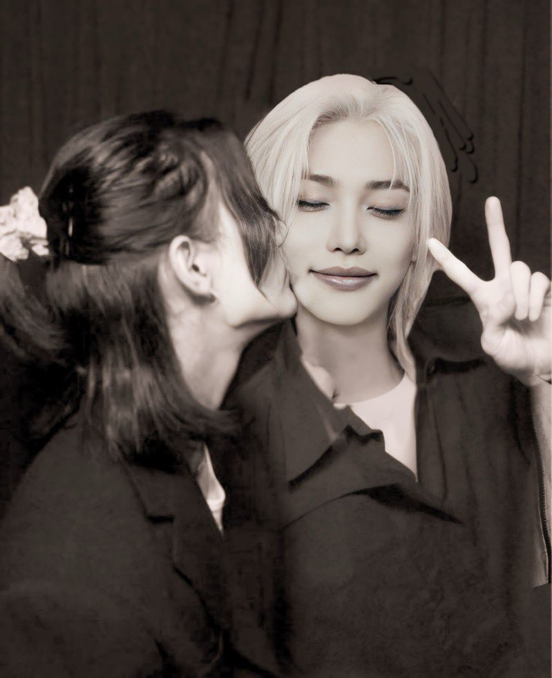 Um mês desde que ele disse sim ao meu amor. Te amo, meu príncipe. Você é o meu felizes para sempre. 🤍