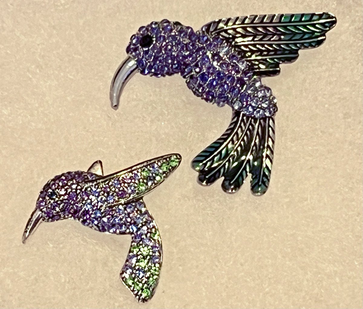 GLITZY #VINTAGE Hummingbird #Rhinestone Brooch LOT of 2 #Designer #Monet & #AnneKlein FREE SHIP

#giftsformom #mothersdaygifts #springfashion #summerstyle #hummingbirds #birds #brooches #birdlovers #birdwatchers #giftsforher #ebayfinds #brooch #lapelpins 

ebay.com/itm/2667796956…