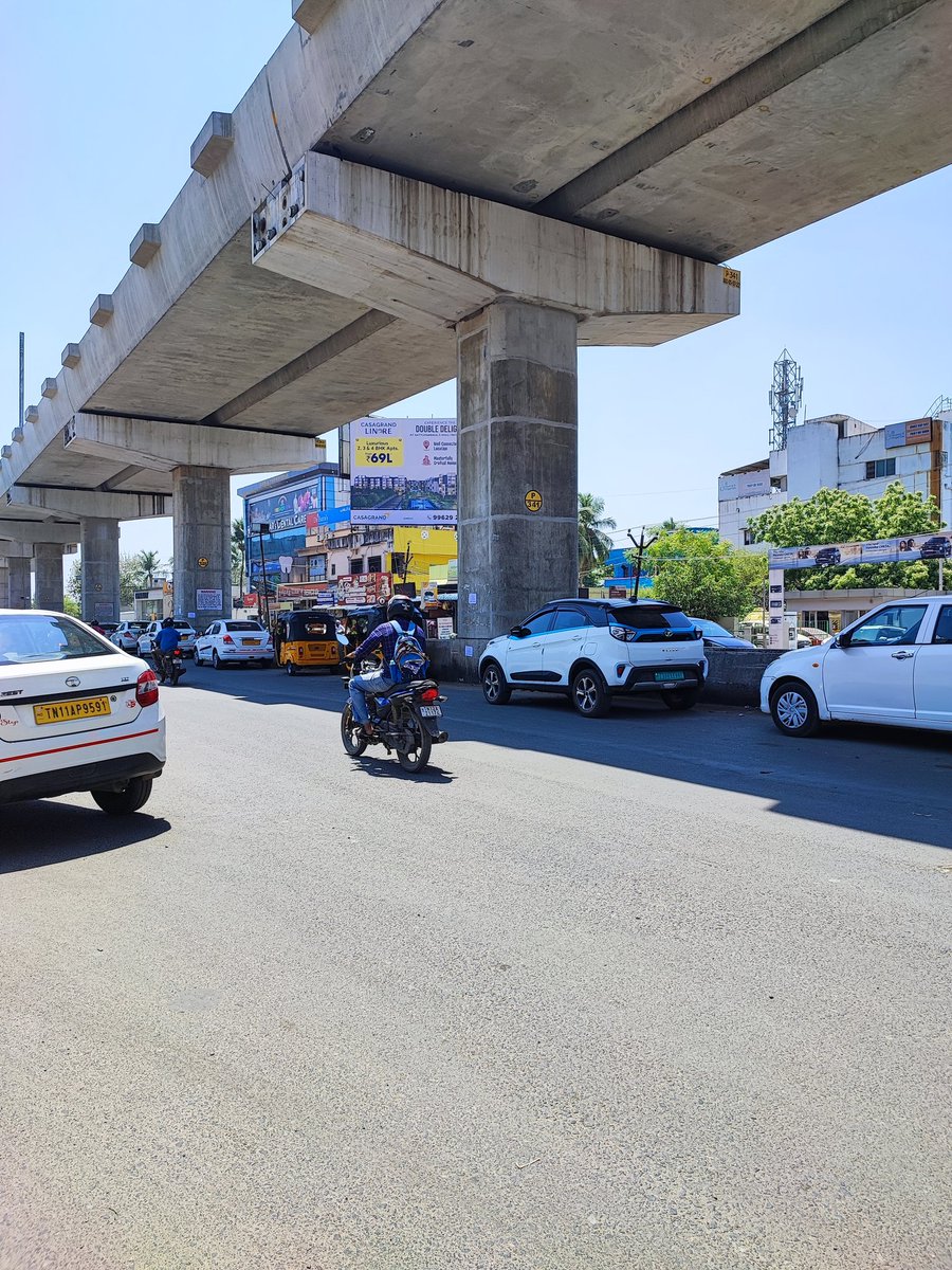 krajeshkrishna's tweet photo. @ChennaiTraffic cars and bikes are parked on the road side causing extreme traffic and it's become a habit to everyone
Pls do the needful https://t.co/tcbCWMC0UM