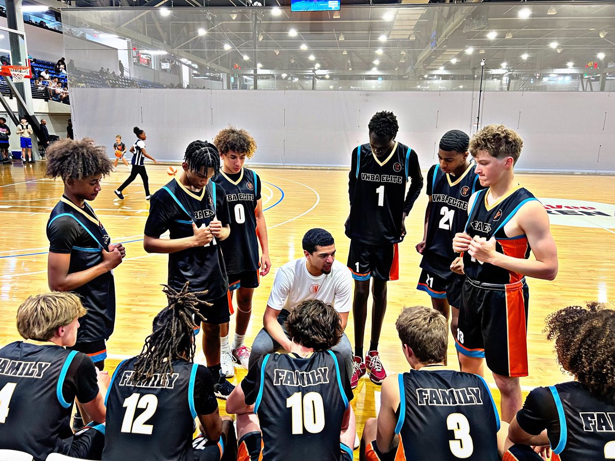 AMB2Live's tweet image. Good first weekend with my guys! Learning how to play hard for LONG periods of time and trusting one another out there. All in due time🏀❤️🤝🏾 @VWBAelite