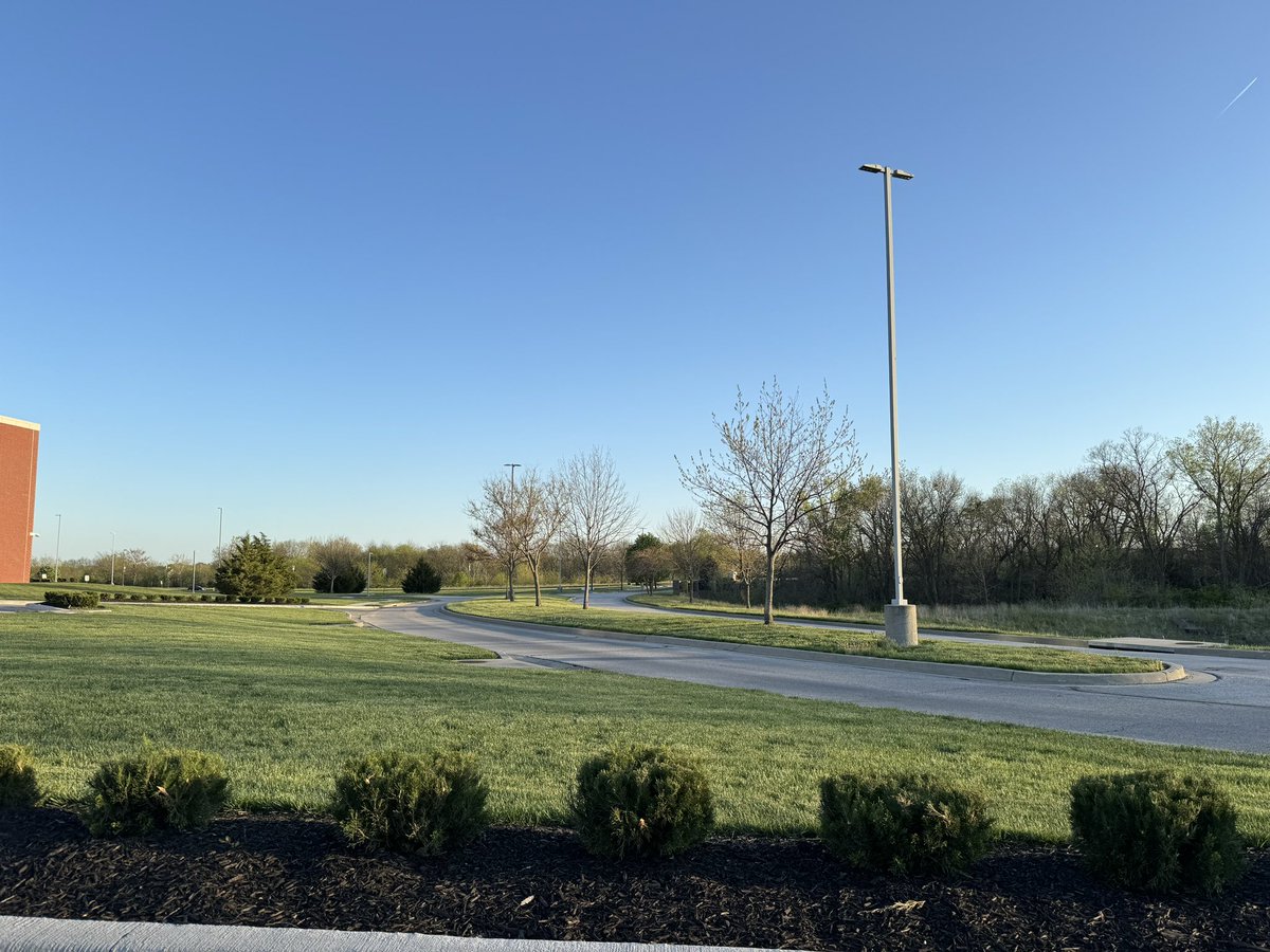 We appreciate our Custodial Staff & Staley Grounds Crew for all their hard work & efforts to make our campus look Great, esp, this time of year keeping up w/ lawn maintenance! @NKCSchools @DrChadEvans @StaleyPrincipal @kkooi42 @StaleyCagers @StaleyNews