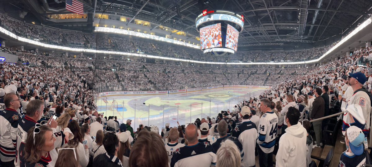 Crowd is ready for 3rd period. Let’s go @NHLJets