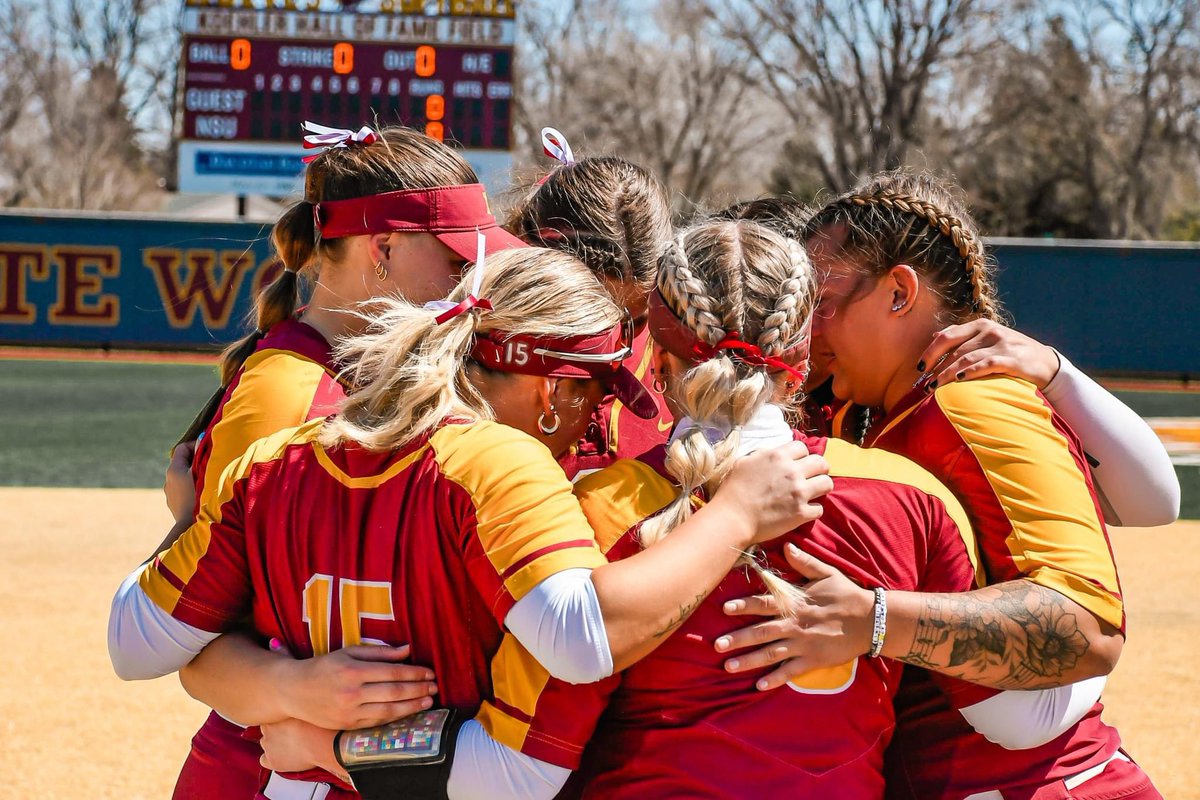 Northern State Softball Senior Day! Thank you Seniors!!!!!! 🥎🤘🐺 #GoWolves #Packlife #PITP